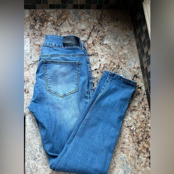 Tiffani Jean - Picture 3 of 10